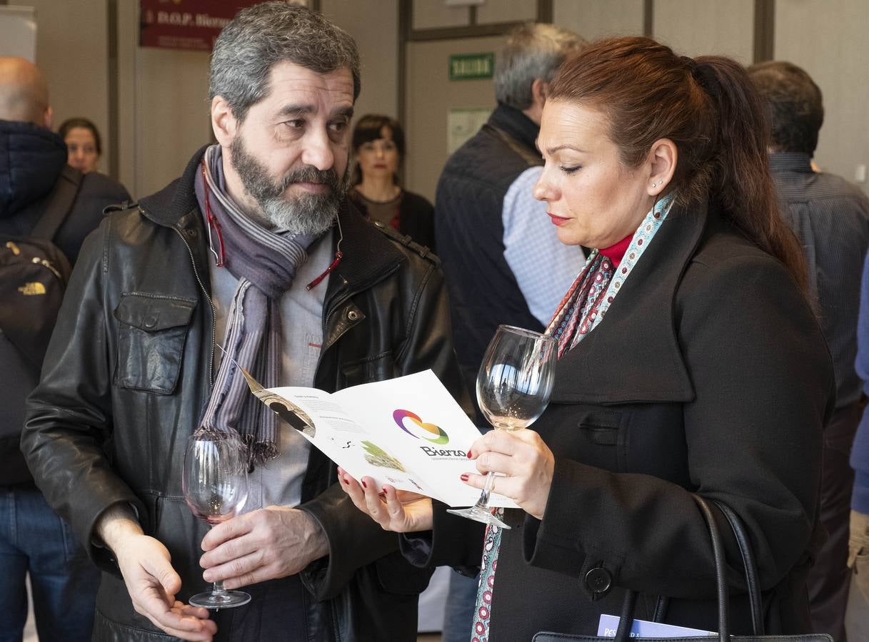 Hasta 130 bodegas de las distintas denominaciones de origen de la región tomaron ayer Madrid con sus mejores vinos