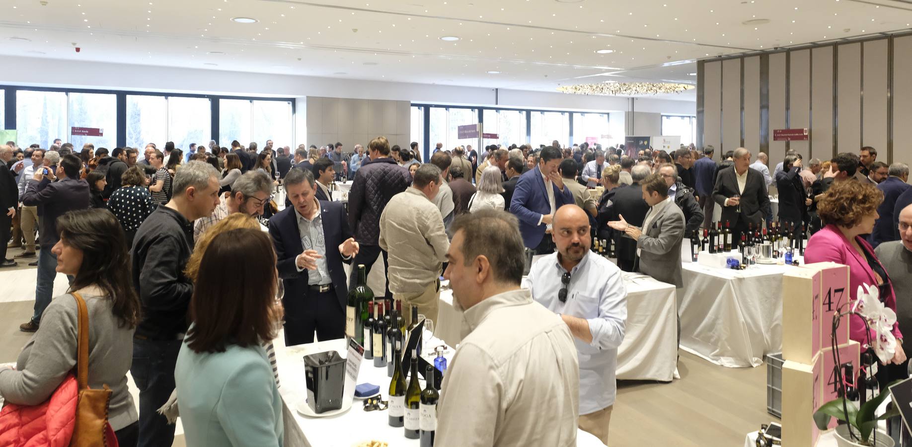 Hasta 130 bodegas de las distintas denominaciones de origen de la región tomaron ayer Madrid con sus mejores vinos