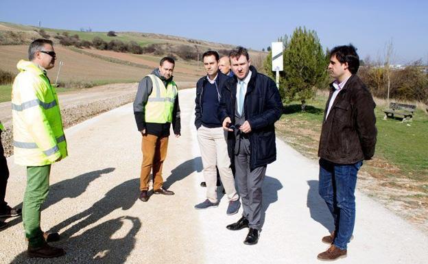 Imagen de la inauguración del primer tramo de Vía Verde remodelada. 