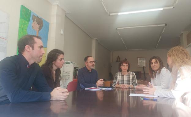 Reunión de trabajo de los directores y coordinadores de los grados en Educación Primaria e Infantil y responsables del centro. 