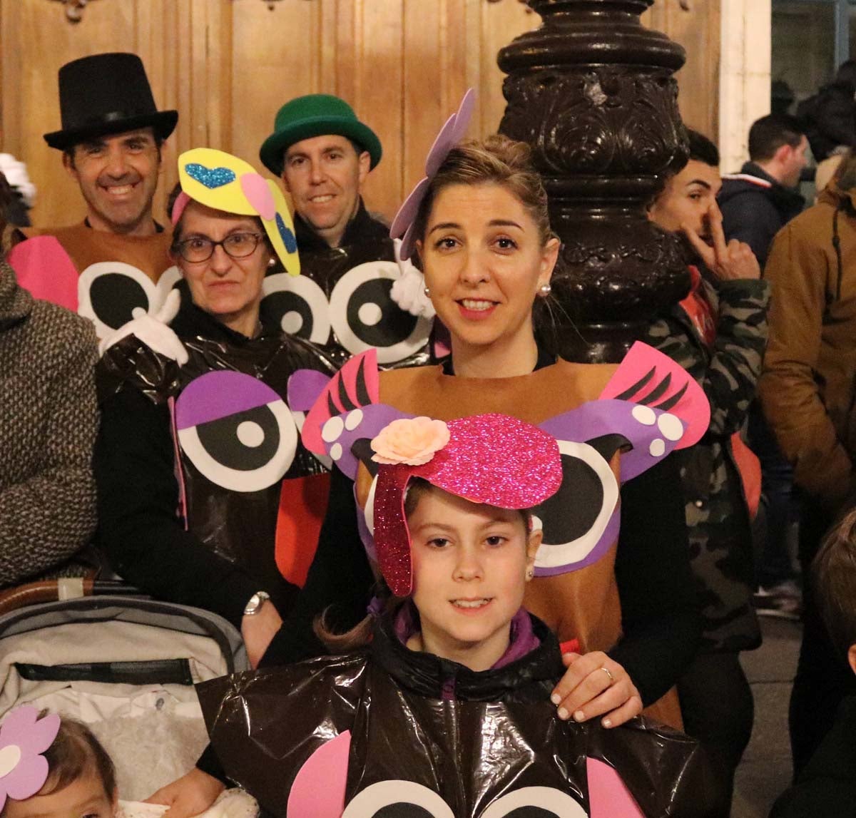 Miles de burgaleses disfrutan del Carnaval por las calles de la ciudad.