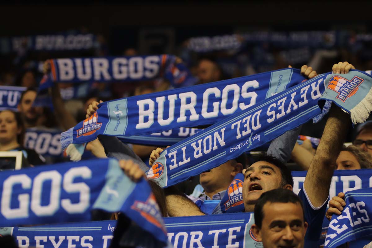 Una vez más, el Coliseum ha presentado una imagen espectacular, con más de 9.000 aficionados en las gradas. 