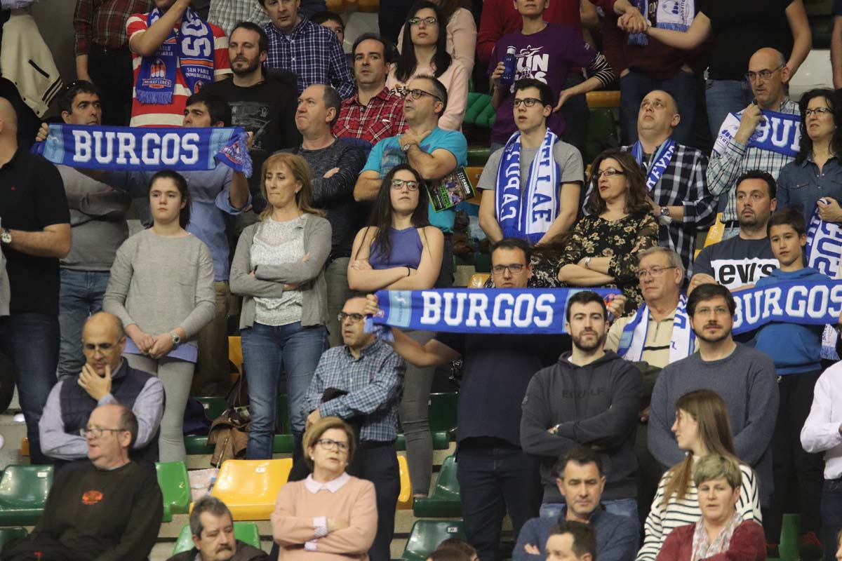 Una vez más, el Coliseum ha presentado una imagen espectacular, con más de 9.000 aficionados en las gradas. 