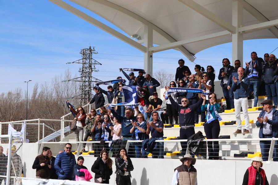 El campo de San Amaro ha registrado esta mañana una grandísima entrada con aficionados de ambos bandos, del UBU Colina Clinic y del VRAC Quesos Entrepinares de Valladolid