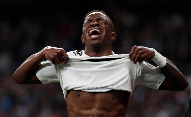 Vinicius, desolado durante el partido ante el Ajax.