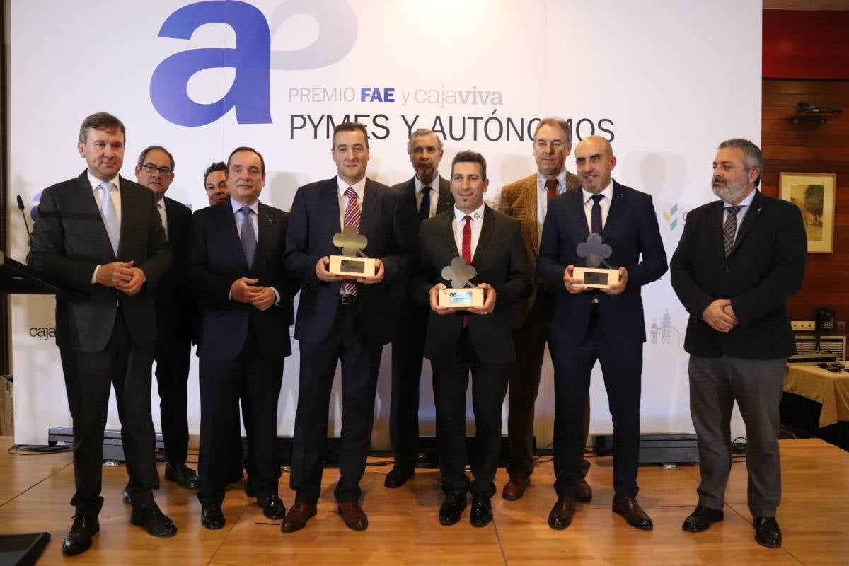 La Confederación de Asociaciones Empresariales (FAE) y Cajaviva Caja Rural se unen de nuevo para reconocer el esfuerzo de las pymes burgalesas