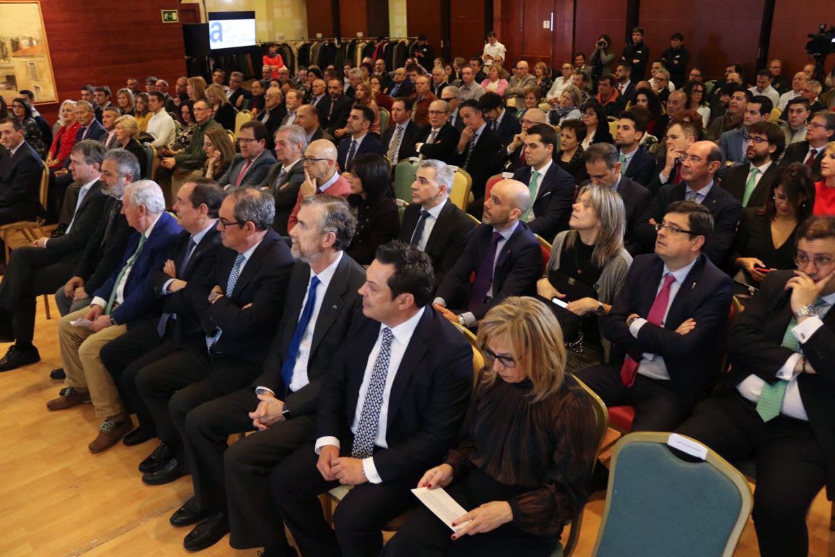 La Confederación de Asociaciones Empresariales (FAE) y Cajaviva Caja Rural se unen de nuevo para reconocer el esfuerzo de las pymes burgalesas