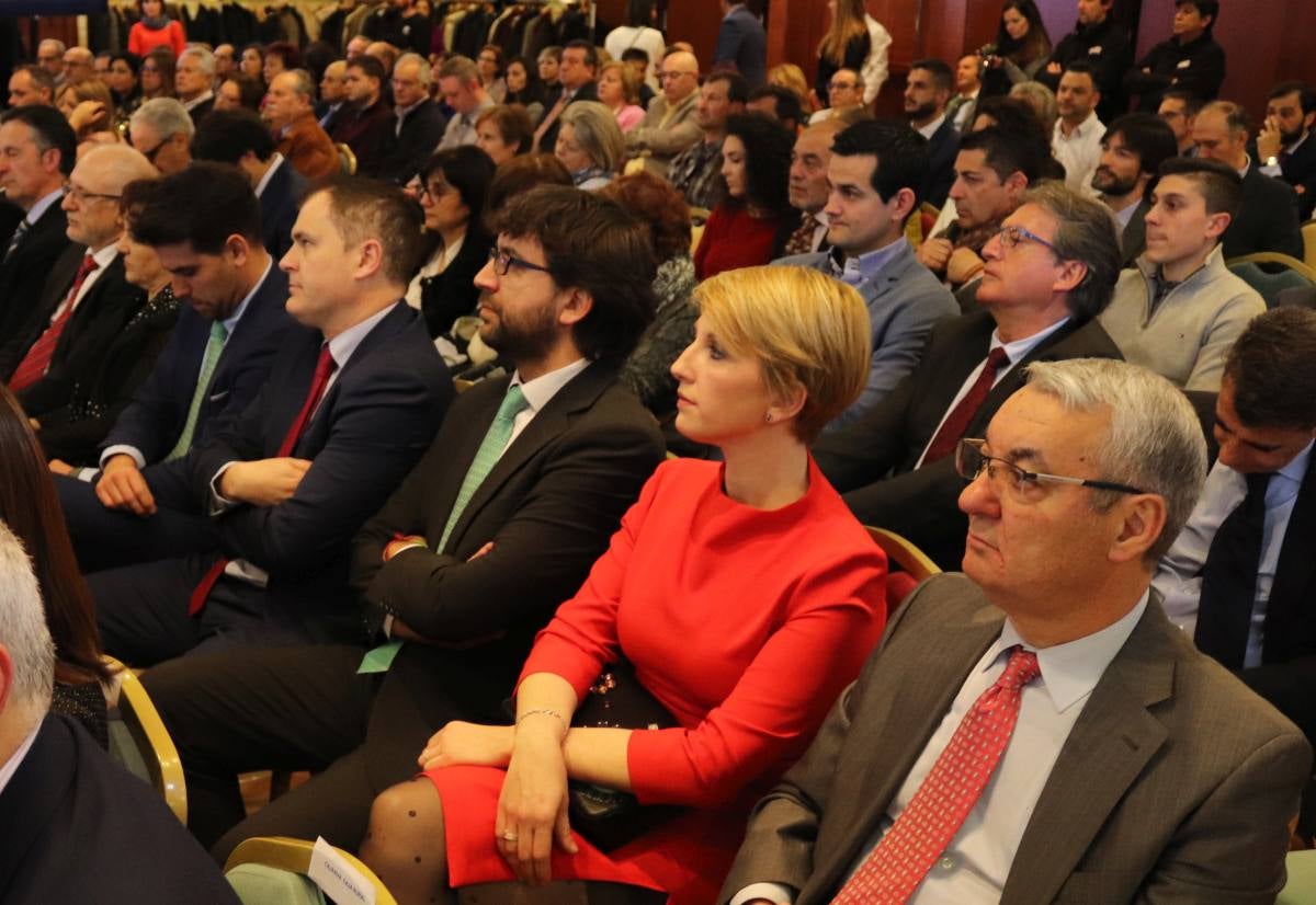 La Confederación de Asociaciones Empresariales (FAE) y Cajaviva Caja Rural se unen de nuevo para reconocer el esfuerzo de las pymes burgalesas