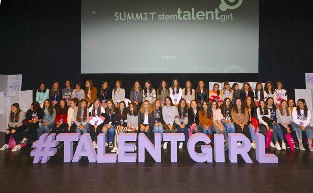 Algunas participantes en el cuentro Summit stemTalent Girl. 