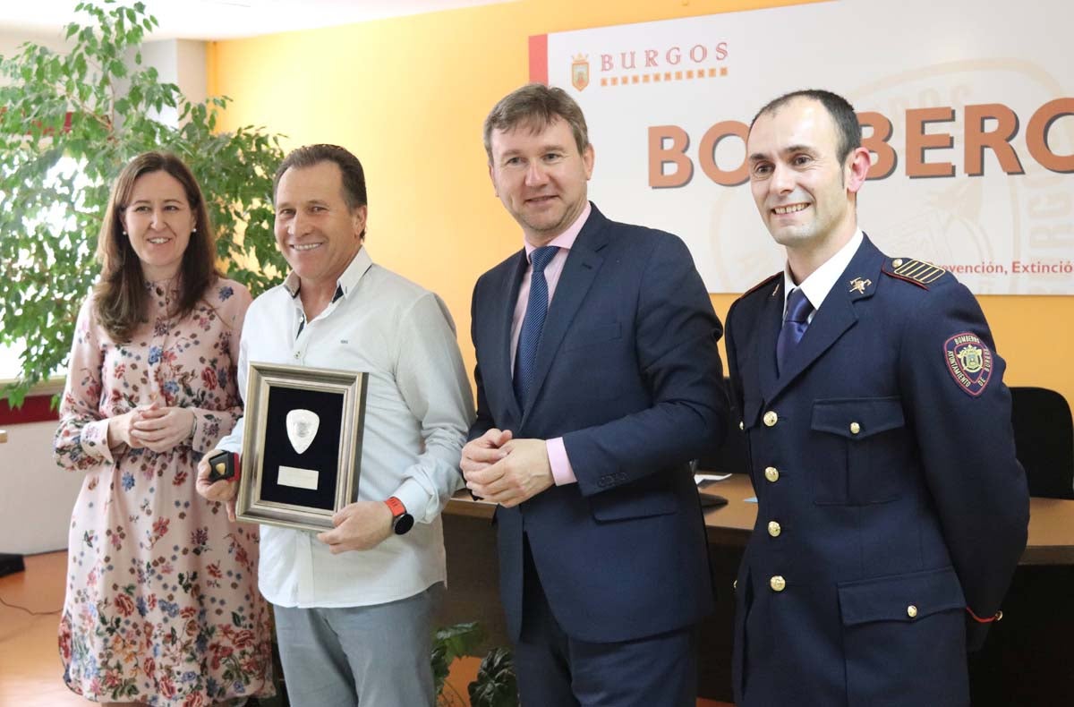 Los Bomberos han celebrado esta mañana la fiesta de su patrón, San Juan de Dios, con un acto oficial en el que han reconocido la labor de los bomberos con 25 años de servicio y de aquellos que se jubilaron recientemente