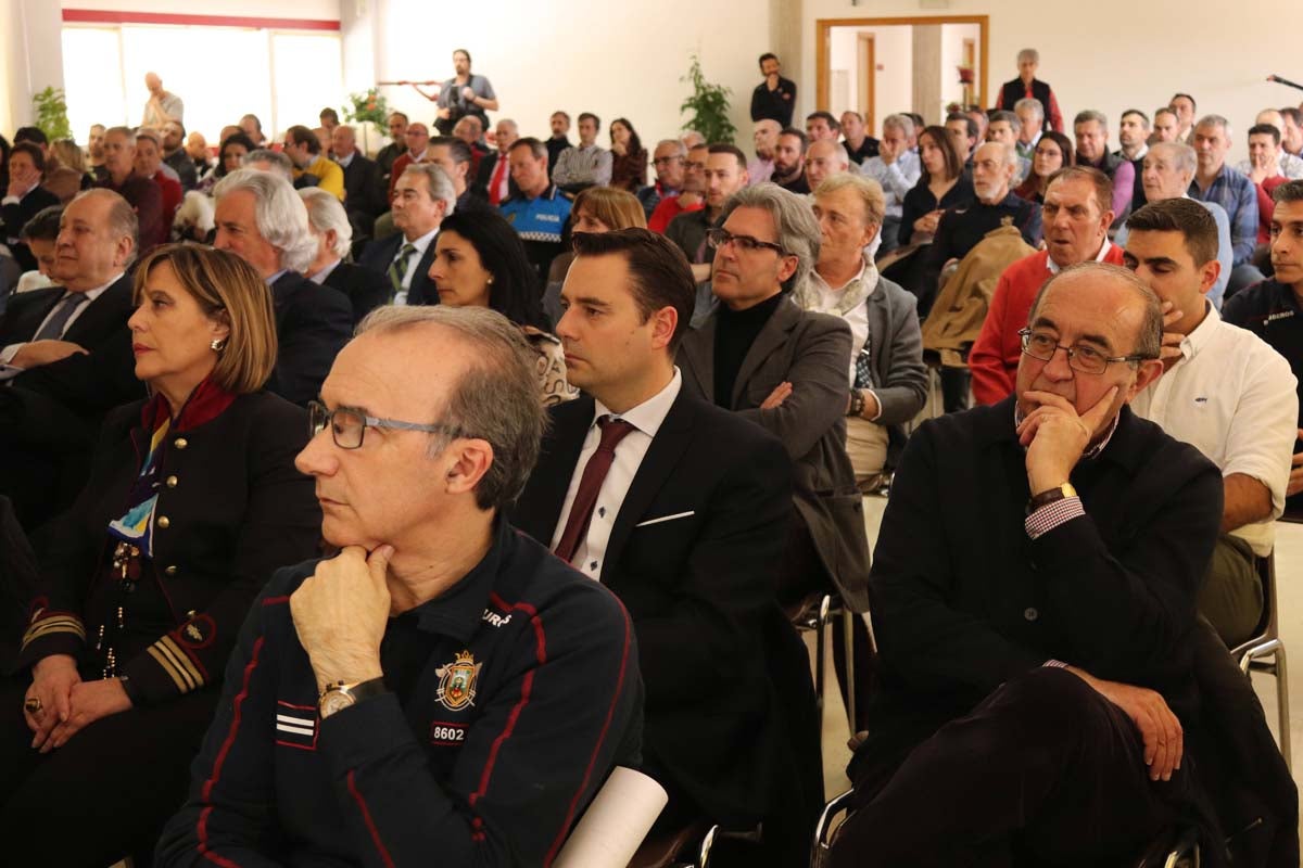 Los Bomberos han celebrado esta mañana la fiesta de su patrón, San Juan de Dios, con un acto oficial en el que han reconocido la labor de los bomberos con 25 años de servicio y de aquellos que se jubilaron recientemente