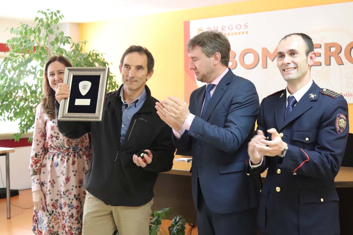 Los Bomberos han celebrado esta mañana la fiesta de su patrón, San Juan de Dios, con un acto oficial en el que han reconocido la labor de los bomberos con 25 años de servicio y de aquellos que se jubilaron recientemente