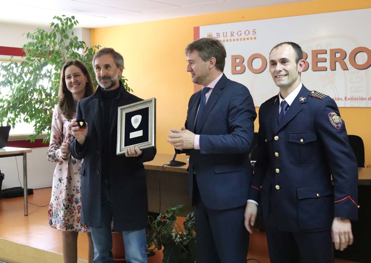 Los Bomberos han celebrado esta mañana la fiesta de su patrón, San Juan de Dios, con un acto oficial en el que han reconocido la labor de los bomberos con 25 años de servicio y de aquellos que se jubilaron recientemente