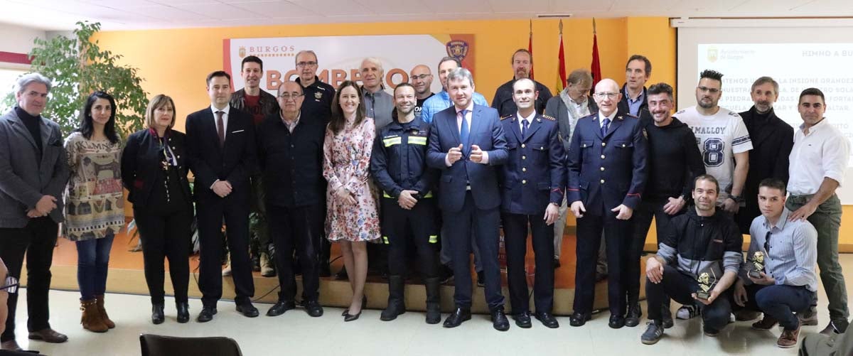 Los Bomberos han celebrado esta mañana la fiesta de su patrón, San Juan de Dios, con un acto oficial en el que han reconocido la labor de los bomberos con 25 años de servicio y de aquellos que se jubilaron recientemente