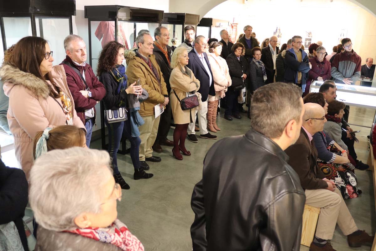 La Sala del Consulado del Mar acoge hasta el 24 de marzo una exposición conmemorativa del 75 aniversario de la refundación de las tres cofradías pasionistas de la ciudad de Burgos, la Hermandad de Nuestra Señora de la Soledad y Santiago, la Real Hermandad de la Sangre del Cristo de Burgos y Nuestra Señora de los Dolores y la Ilustre Archicofradía del Santísimo Sacramento y Jesús con la Cruz a Cuestas,