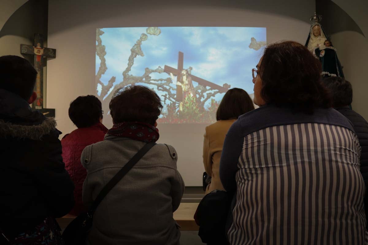 La Sala del Consulado del Mar acoge hasta el 24 de marzo una exposición conmemorativa del 75 aniversario de la refundación de las tres cofradías pasionistas de la ciudad de Burgos, la Hermandad de Nuestra Señora de la Soledad y Santiago, la Real Hermandad de la Sangre del Cristo de Burgos y Nuestra Señora de los Dolores y la Ilustre Archicofradía del Santísimo Sacramento y Jesús con la Cruz a Cuestas,