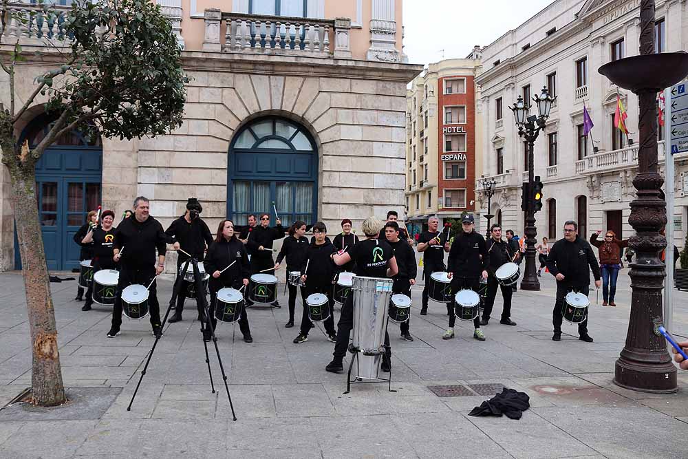 Alrededor de 700 burgaleses se suman a la primera carrera solidaria TDAH Bricomart Burgos, a beneficio de la Asociación Burgalesa de Afectados por el Déficit de Atención con o sin hiperactividad de Burgos