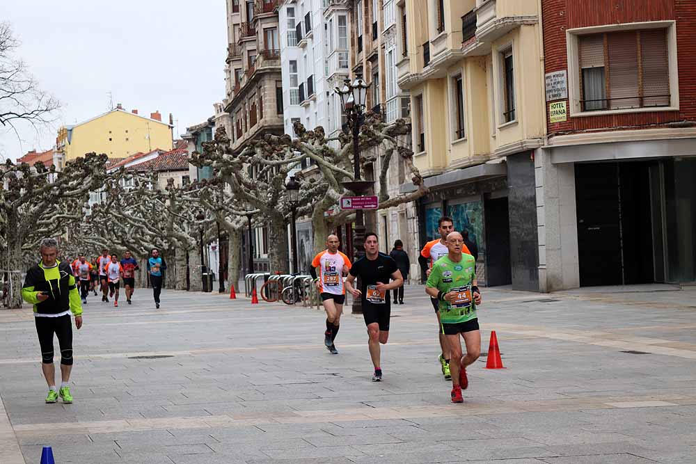 Alrededor de 700 burgaleses se suman a la primera carrera solidaria TDAH Bricomart Burgos, a beneficio de la Asociación Burgalesa de Afectados por el Déficit de Atención con o sin hiperactividad de Burgos