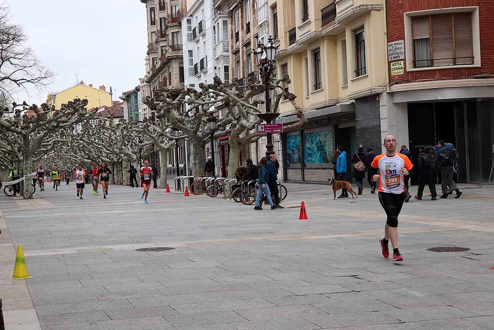 Alrededor de 700 burgaleses se suman a la primera carrera solidaria TDAH Bricomart Burgos, a beneficio de la Asociación Burgalesa de Afectados por el Déficit de Atención con o sin hiperactividad de Burgos