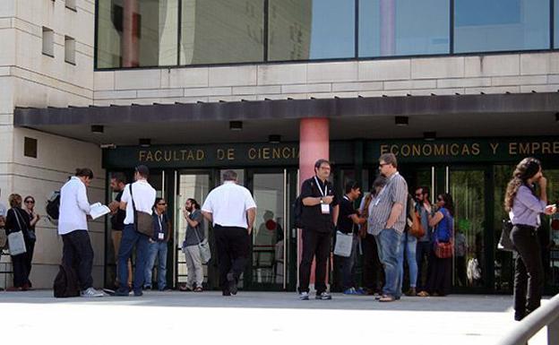 Facultad de Ciencias Económicas y Empresariales. 