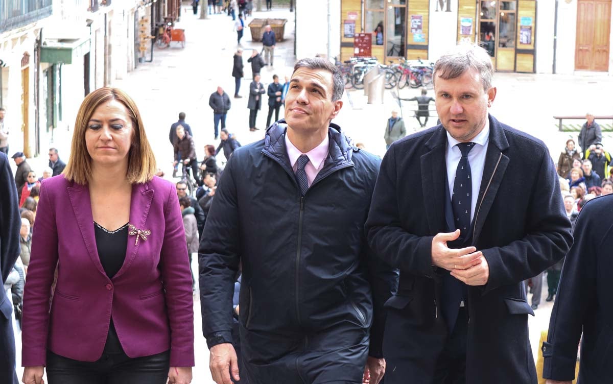 El presidente del Gobierno, Pedro Sánchez, ha culminado su viaje a Burgos con una visita a la Catedral.