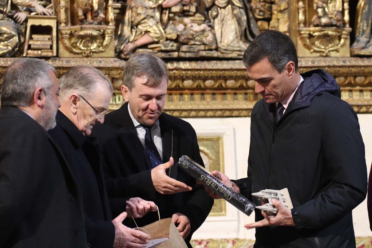 El presidente del Gobierno, Pedro Sánchez, ha culminado su viaje a Burgos con una visita a la Catedral.