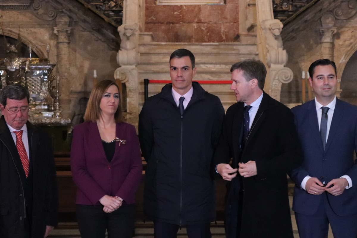 El presidente del Gobierno, Pedro Sánchez, ha culminado su viaje a Burgos con una visita a la Catedral.