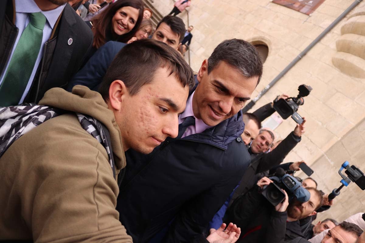 El presidente del Gobierno, Pedro Sánchez, ha culminado su viaje a Burgos con una visita a la Catedral.