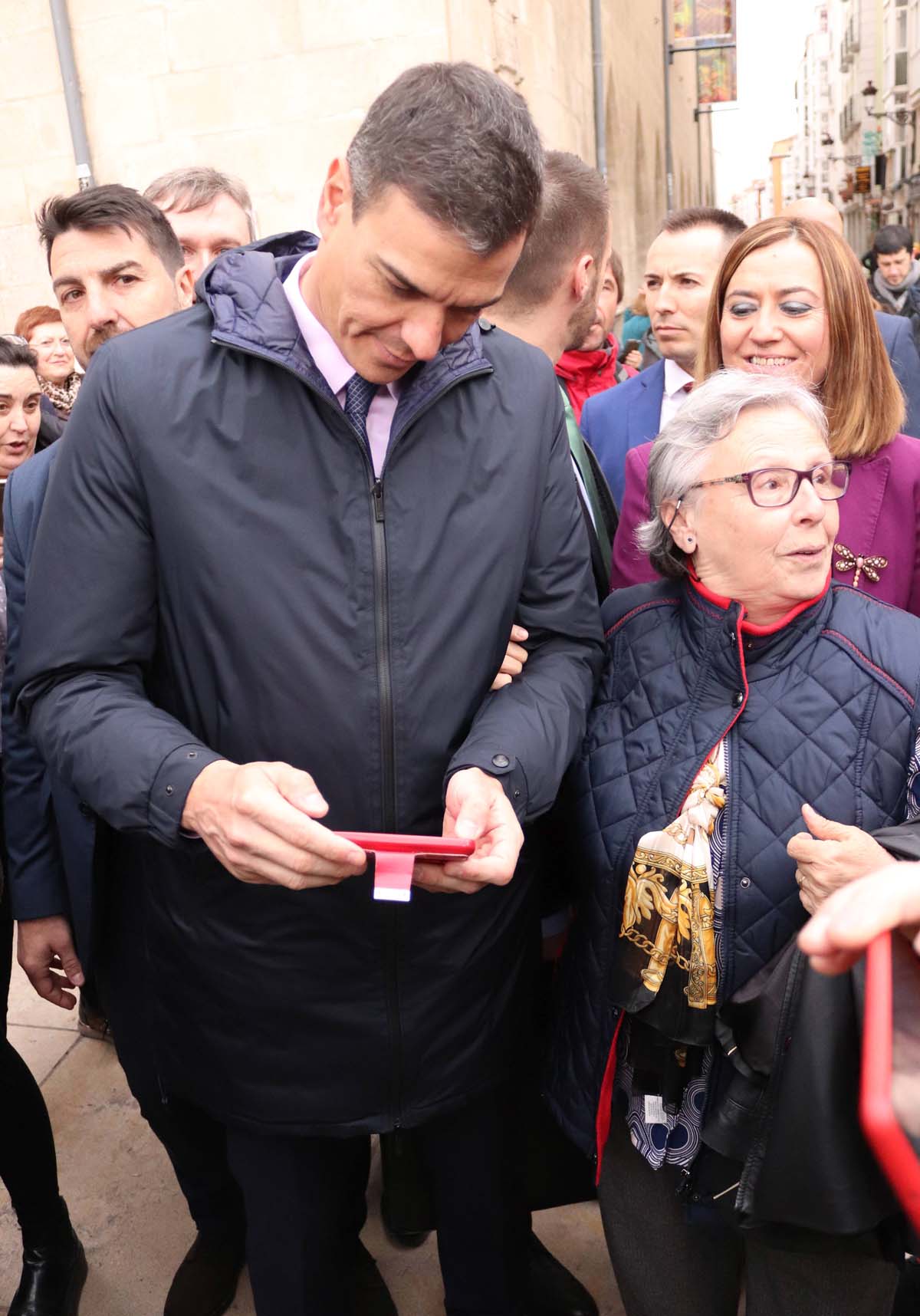 El presidente del Gobierno, Pedro Sánchez, ha culminado su viaje a Burgos con una visita a la Catedral.