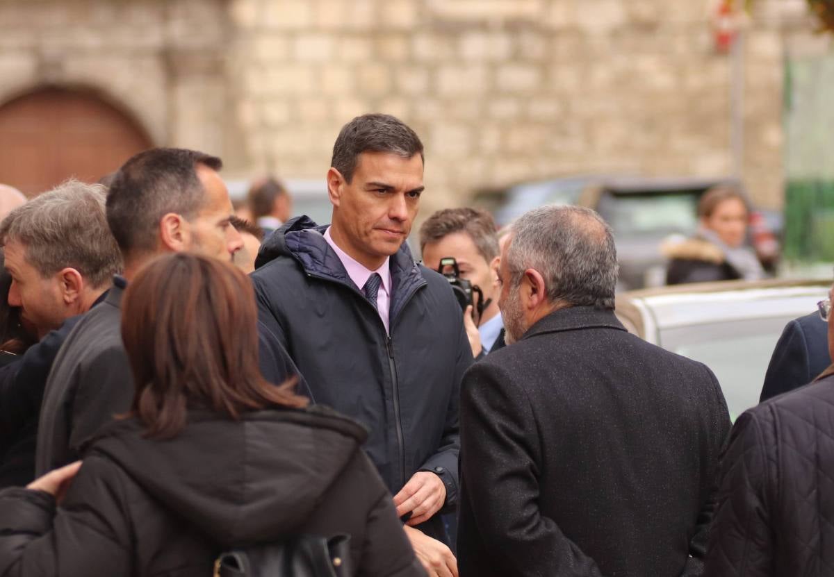 El presidente del Gobierno, Pedro Sánchez, ha culminado su viaje a Burgos con una visita a la Catedral.