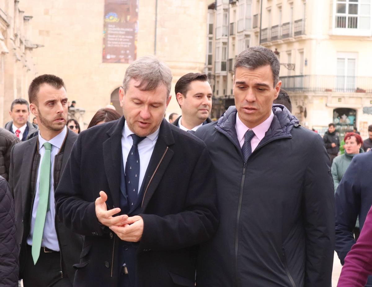 El presidente del Gobierno, Pedro Sánchez, ha culminado su viaje a Burgos con una visita a la Catedral.