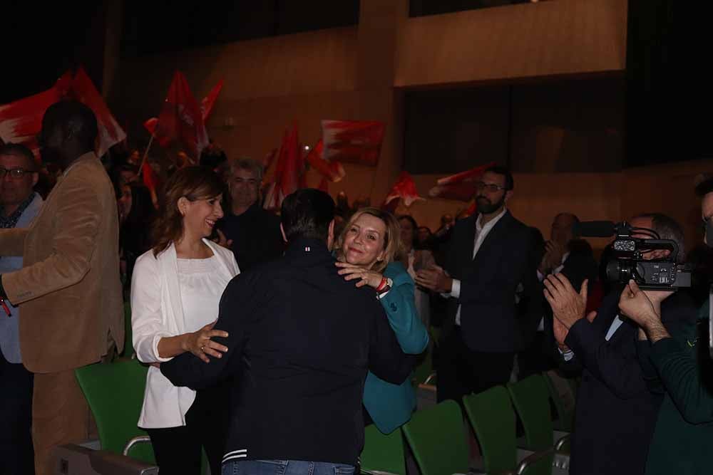 El candidato socialista a la Alcaldía de Burgos, Daniel de la Rosa, ha estado arropado en la presentación oficial de la lista del PSOE al Ayuntamiento por Ángel Olivares, Luis Tudanca y Patxi López.