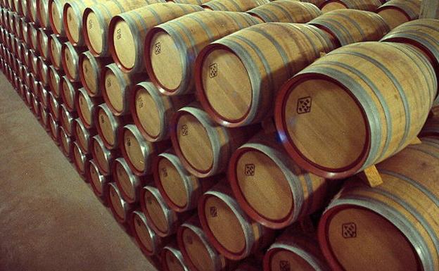 Barricas de una bodega. 