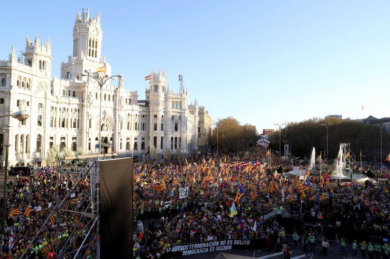 Colectivos independentistas catalanes se han concentrado este sábdo en Madrid para 