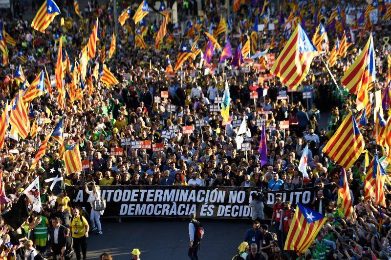 Colectivos independentistas catalanes se han concentrado este sábado en Madrid para pedir la liberta de los líderes políticos juzgados por el 'procés'.