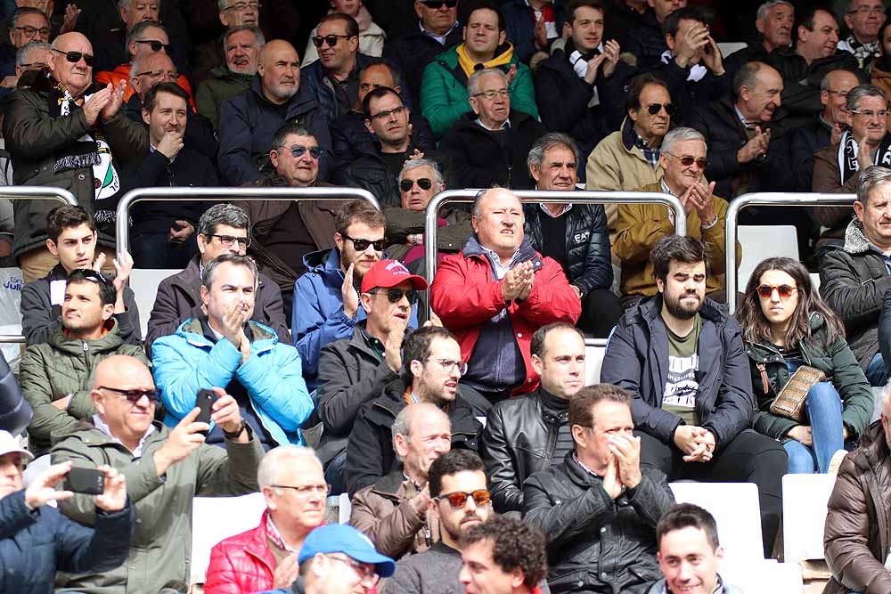 Fotos: Si has estado viendo al Burgos CF contra la UD Las Palmas Atlético búscate