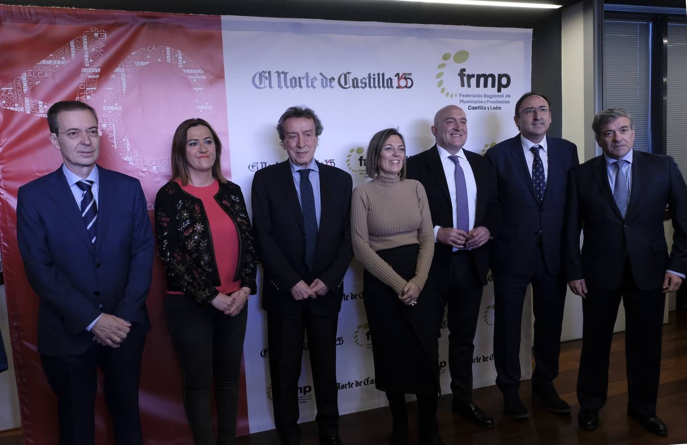 Germán Barrios, presidente del CES; Virginia Barcones, delegada del Gobierno; José Antonio de Santiago, vicepresidente de la Junta; Milagros Marcos, consejera de Agricultura, Jesús Julio Carnero, presidente de la Diputación de Valladolid; Alfonso Polanco, alcalde de Palencia; y Ángel de las Heras, director general de El Norte de Castilla.