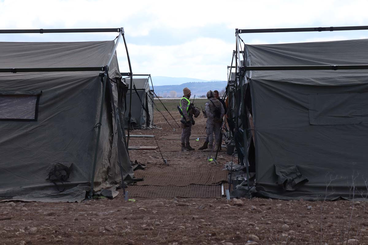 Numerosos efectivos de los ejércitos de Tierra y Aire participan estos días en un gran ejercicio militar en el Aeropuerto de Burgos.