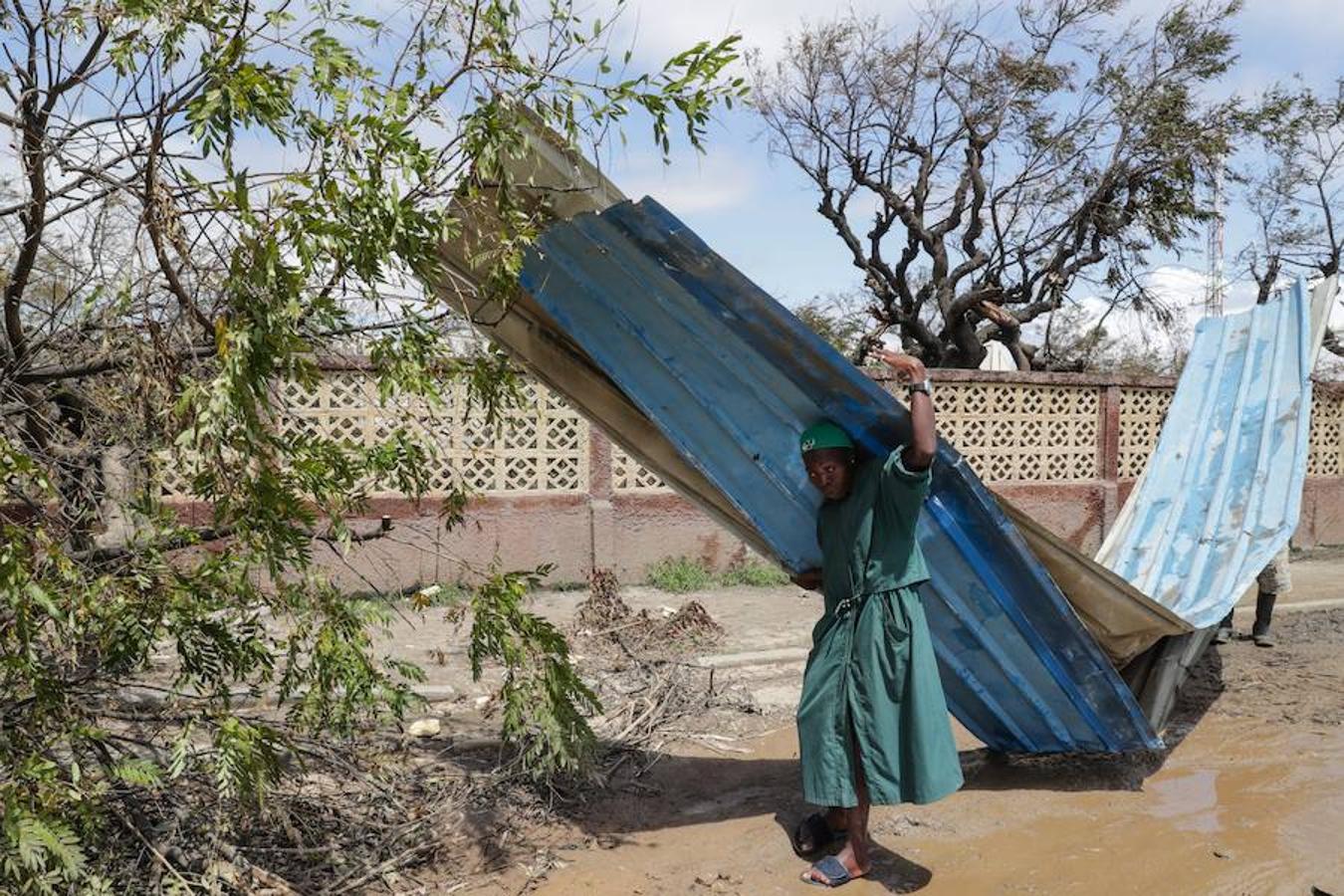 El ciclón Idai, que ha devastado poblaciones enteras a su paso por Mozambique, Malawi y Zimbabue, ha causado al menos 2,8 millones de afectados, según los cálculos que hoy hizo públicos el Programa Mundial de Alimentos (PMA) de las Naciones Unidas.