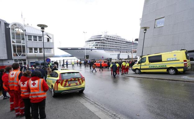 El crucero Viking Sky en el puerto de Molde.