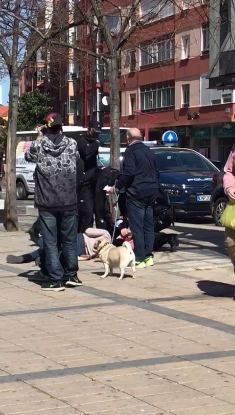 Un momento de la detención en la plaza del Carmen. 