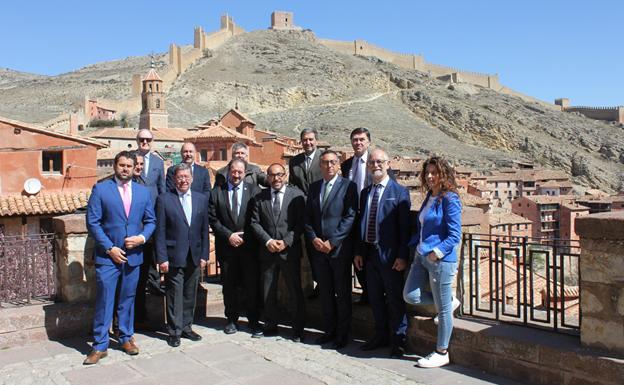 Foto de grupo del Consejo rector del Consorcio Camino del Cid en Albarracín. 