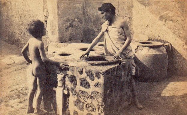 Recreación en un termopolio pompeyano, fotografía de 1880.
