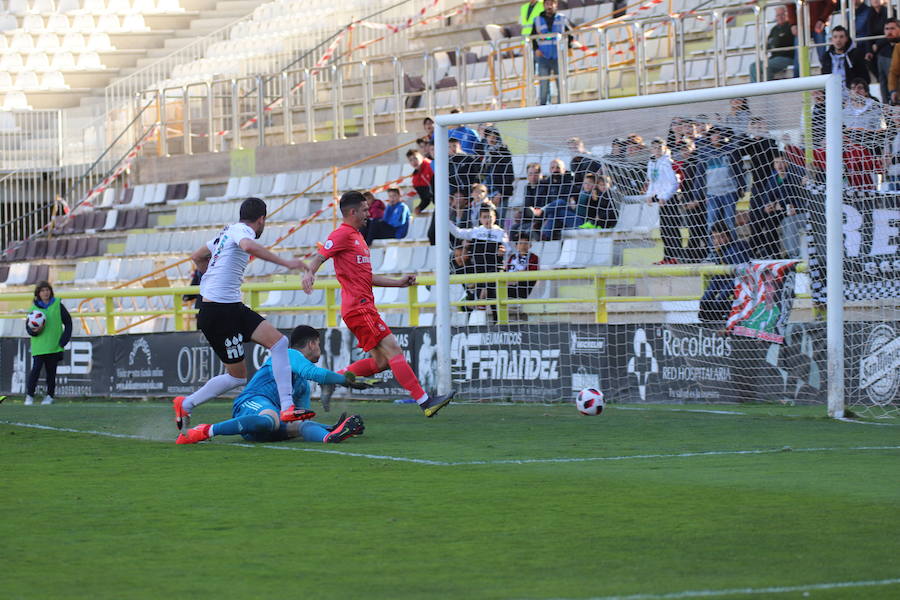 Fotos: Las mejores imágenes del Burgos CF - Real Madrid Castilla