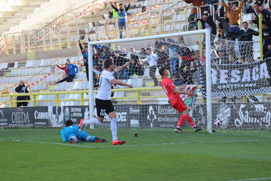 Fotos: Las mejores imágenes del Burgos CF - Real Madrid Castilla