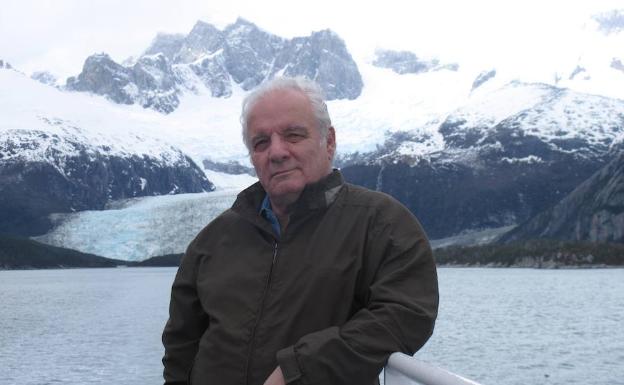 Javier Reverte, en la Antártida, uno de los dos destinos de su último libro 'Confines' (2018), en el que también cuenta su aventura en el Polo Norte. 