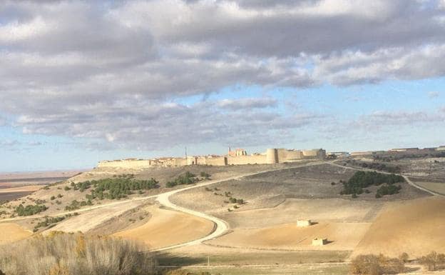 Vista general de la muralla de Urueña. 