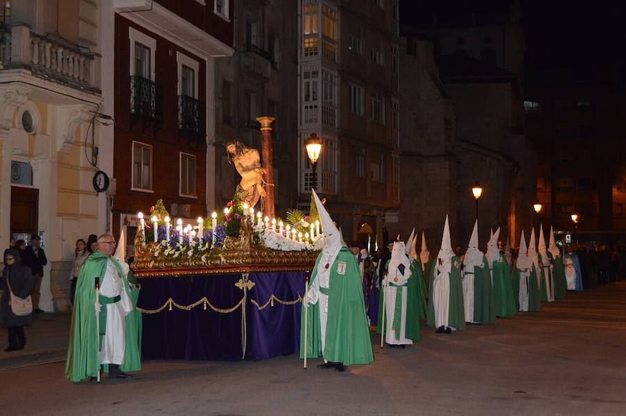 La Cofradía de Santo Columna, que está asociada al Círculo Católico de Obreros, conmemora esta Semana Santa los cincuenta años de una de sus dos tallas, el 'Santo Sudario', una obra elaborada por Fortunato Sotillo que destaca por su magnífica carroza esculpida en madera.