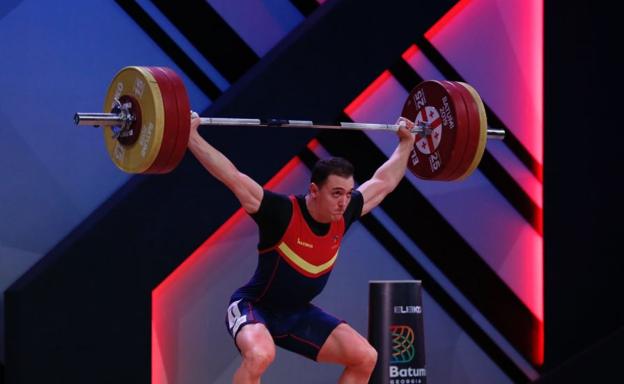 Andrés Mata, durante su concurso en el Europeo de halterofilia.