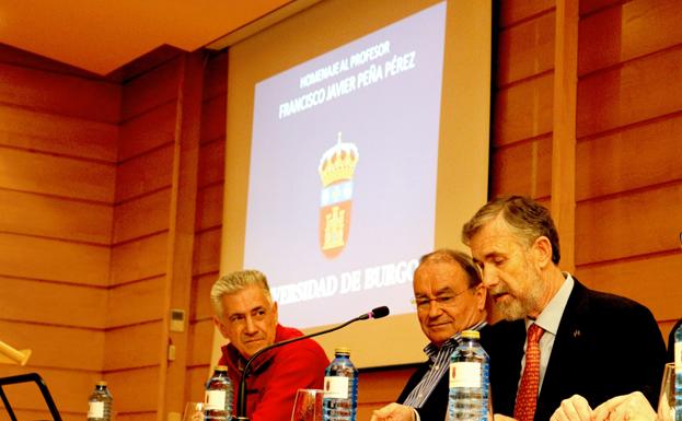 El rector Manuel Pérez Mateos durante su intervención. 